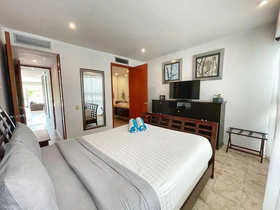 Excellent 3 Bd Steps The Beach Playa del Carmen Apartment